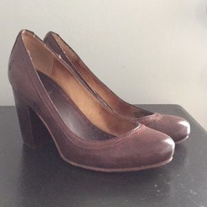 Frye Carson chunky heel pump